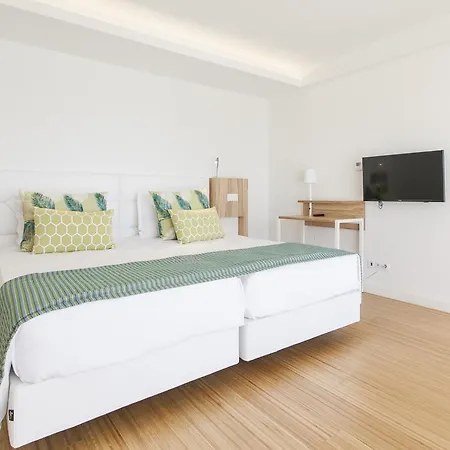 Alfagar Aparthotel 4*